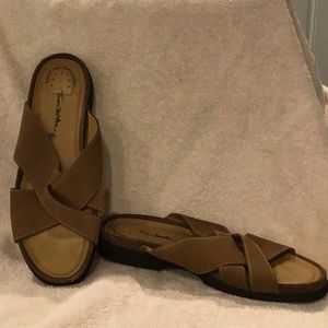 thom mcan flip flops